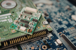 Da Santa Ifigênia à Paulista: como encontrar os componentes eletrônicos certos em São Paulo