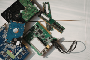 Fornecimento de componentes eletrônicos em São Paulo: como garantir estoque, padrão e agilidade para sua empresa